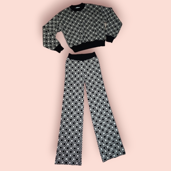 Holiday The Label Emma Mulholland Circle Check Knit Sweater Pants Set - Picture 2 of 11